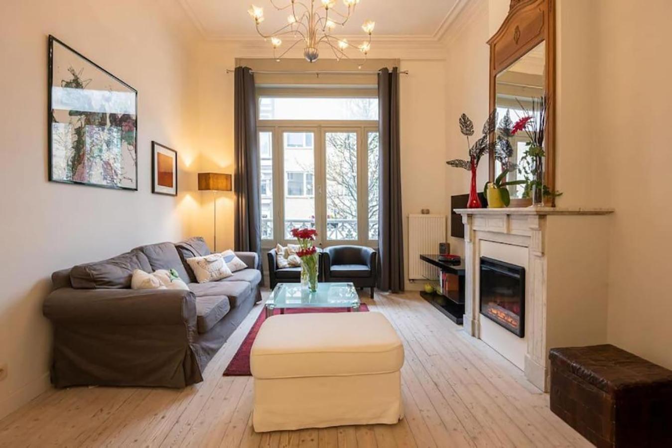 Spacious 7-bed House In *