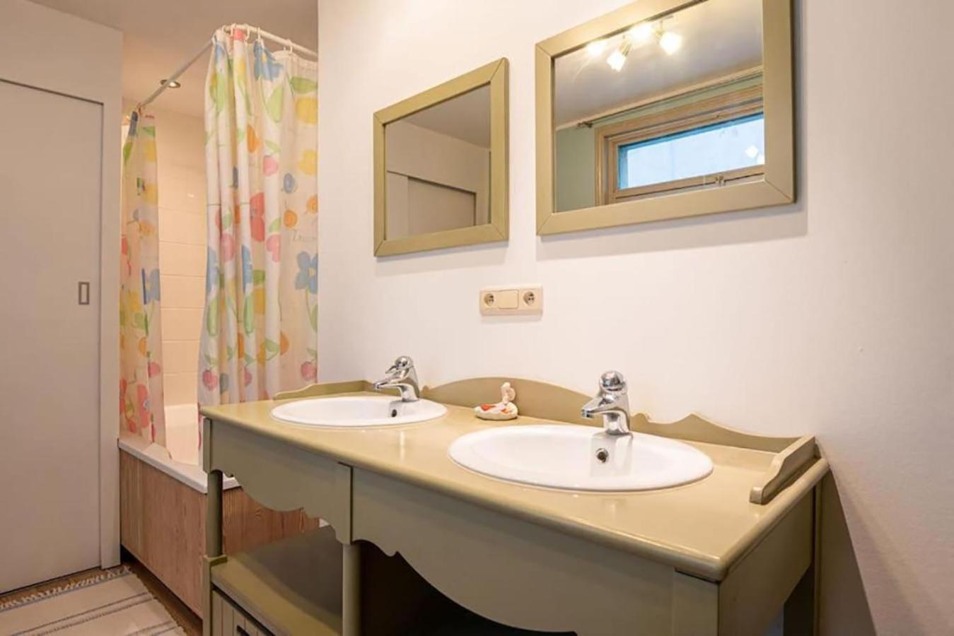 Spacious 7-bed House In Vakantiehuis Oostende